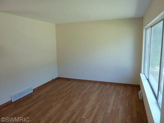 2nd image of 1521 Laurie Gail Dr SE