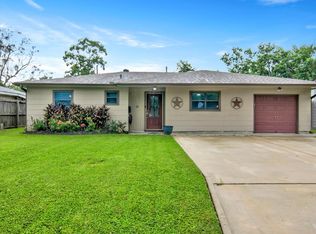 2924 Avenue L, Nederland, TX 77627