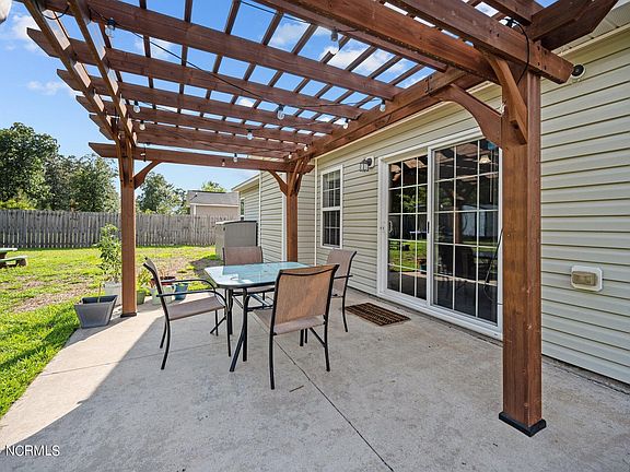 4th image of 111 Braeburn Boulevard