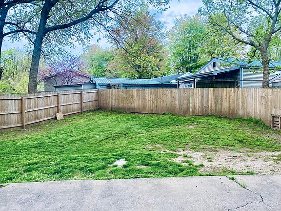 Patio, privacy fence