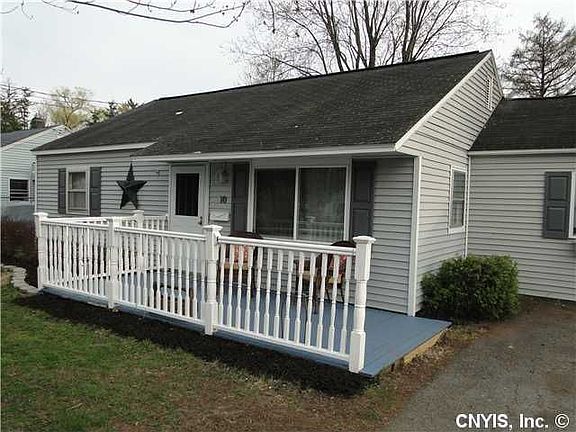 3rd image of 10 Waterbury Dr