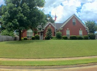 6406 Inniswood Dr, Bartlett, TN 38135