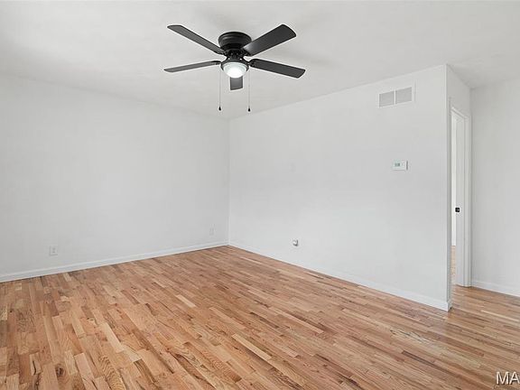 3rd image of 3838 Wesley Ln