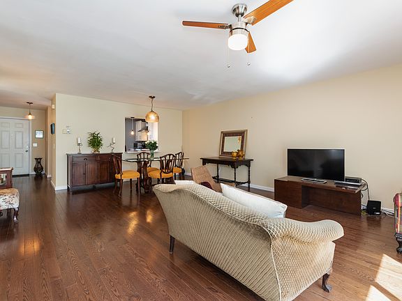 5th image of 11 Clara Ct