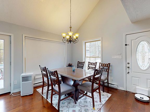 5th image of 9 Oakwood Ct