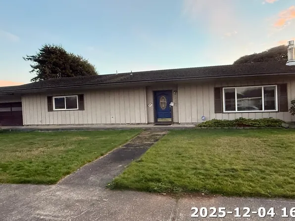 1848 Pickett Rd, McKinleyville, CA 95519