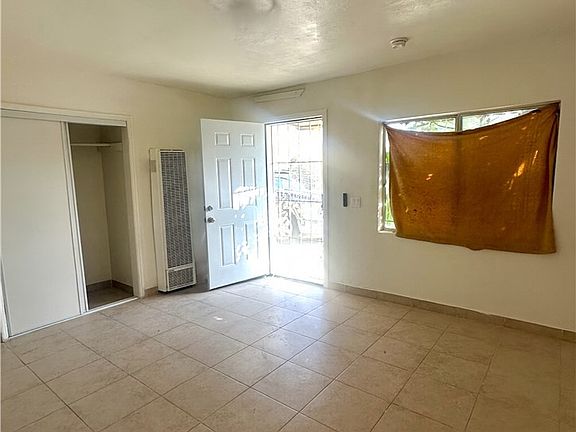 3rd image of 113 W 97th St