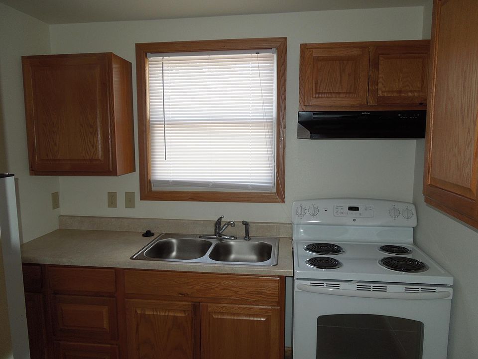 1st image of 421 S 10th St