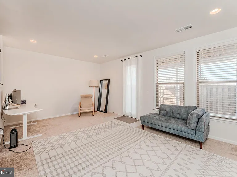 42506 Dogwood Glen Sq — Photo 8