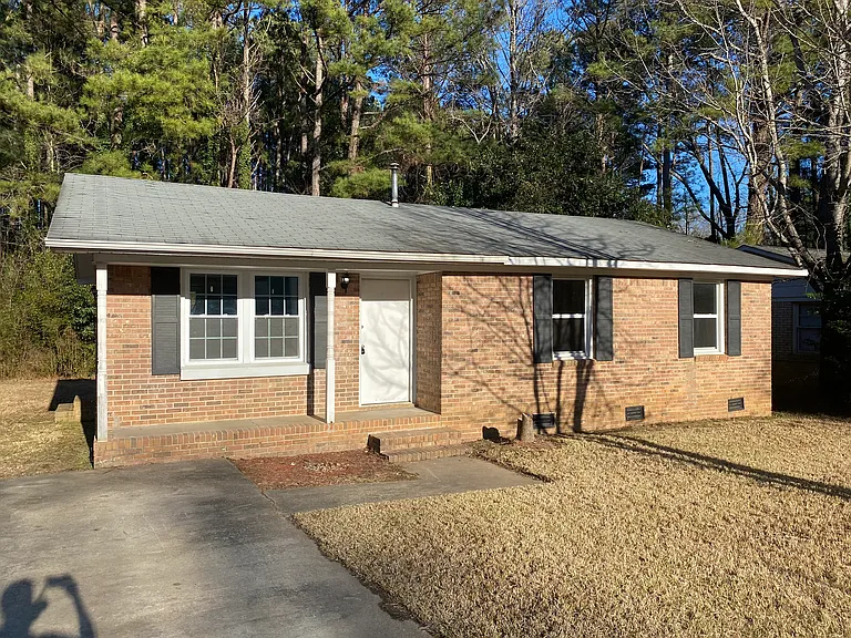 401 Beaverbrook Dr — Photo 1