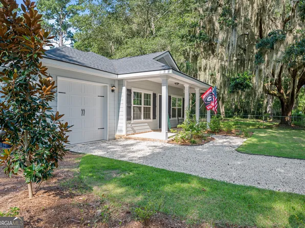 1107 E Broad St, Darien, GA 31305