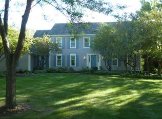 27065 W Fenview Dr, Tower Lakes, IL 60010