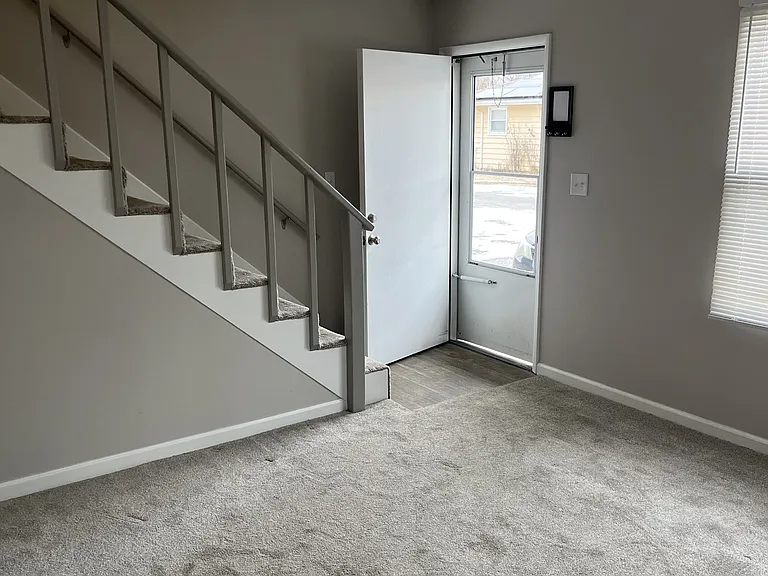 419 W Main St #5 — Photo 3