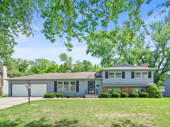 9917 Woodson Dr, Overland Park, KS 66207