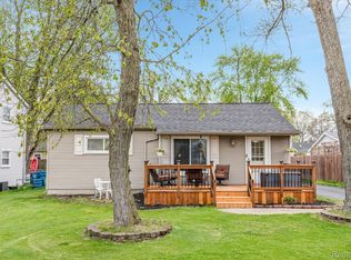 5535 S Aylesbury Dr, Waterford, MI 48327