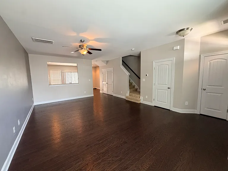 102 Harvest Oaks Ln — Photo 2