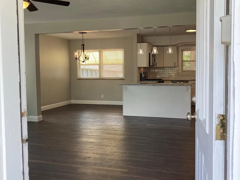 4917 Charlemar Dr — Photo 2