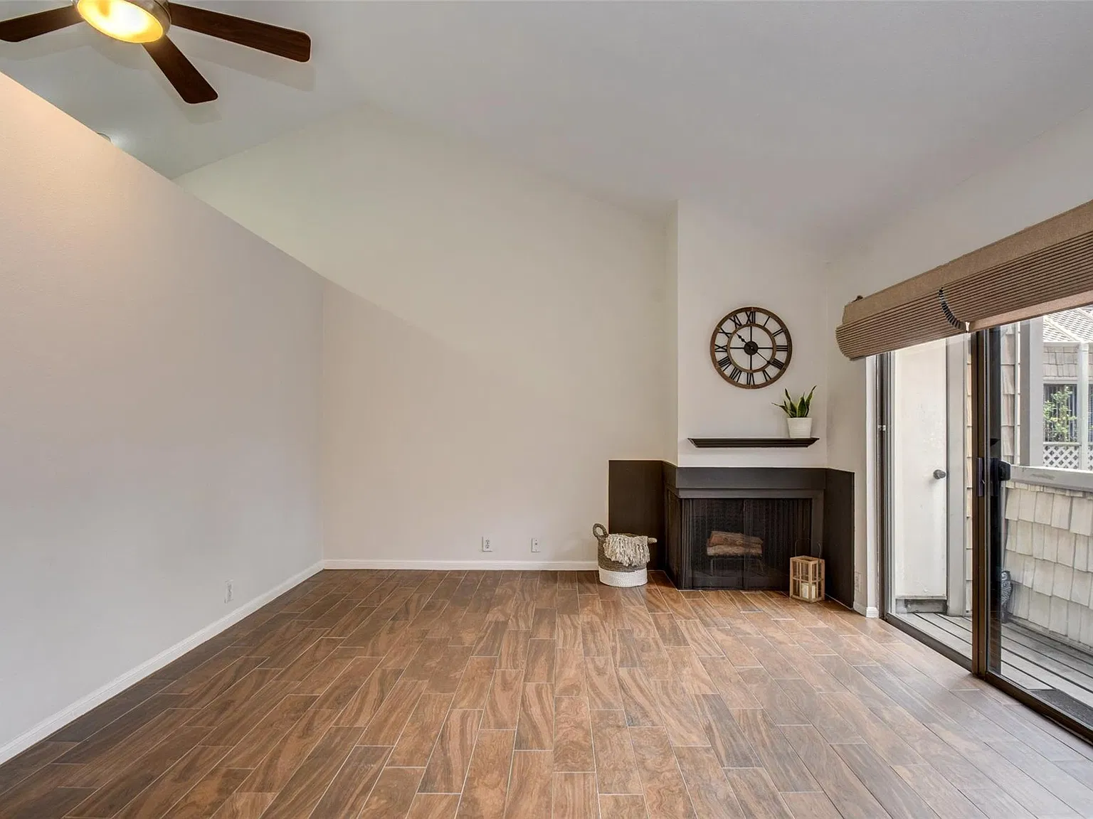 2829 Timmons Ln — Photo 3