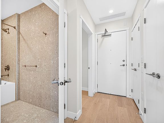 5th image of 5212 Cambie St #116