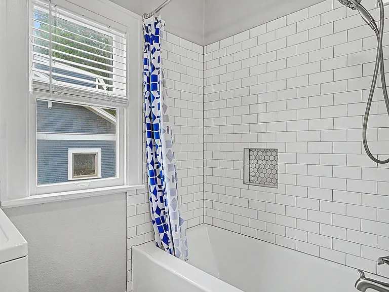 1308 W Easton St — Photo 15