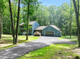 110 Stonefield Rd, Milford, PA 18337