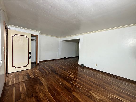 4th image of 311 Larch Ln