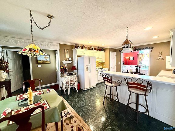 5th image of 2915 White Oak Dr