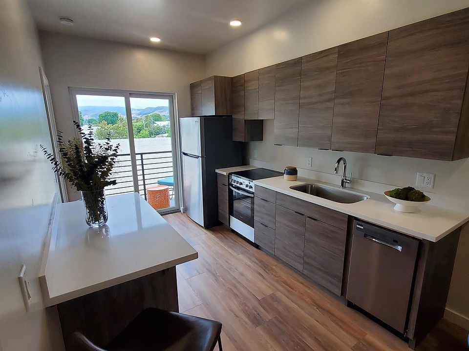 1st image of 207 Higuera St