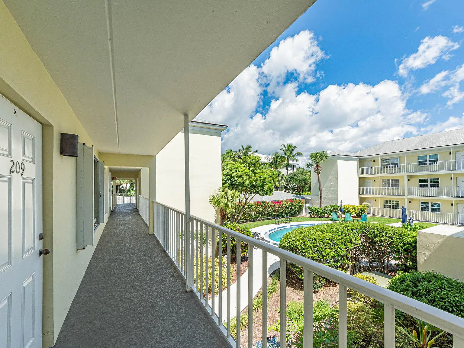 1441 Ocean Dr — Photo 3