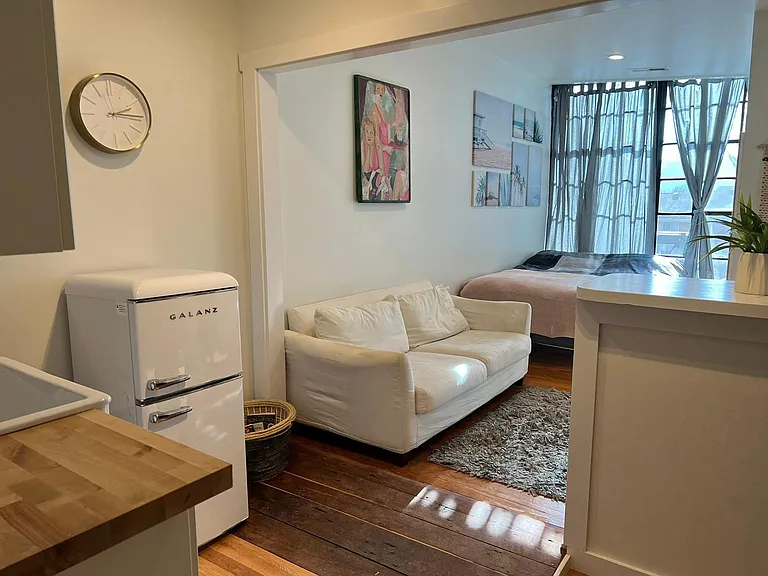 313 2nd St SE #205 — Photo 5