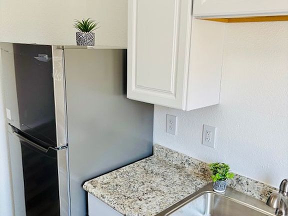 4th image of 405 W Donald St #516-102