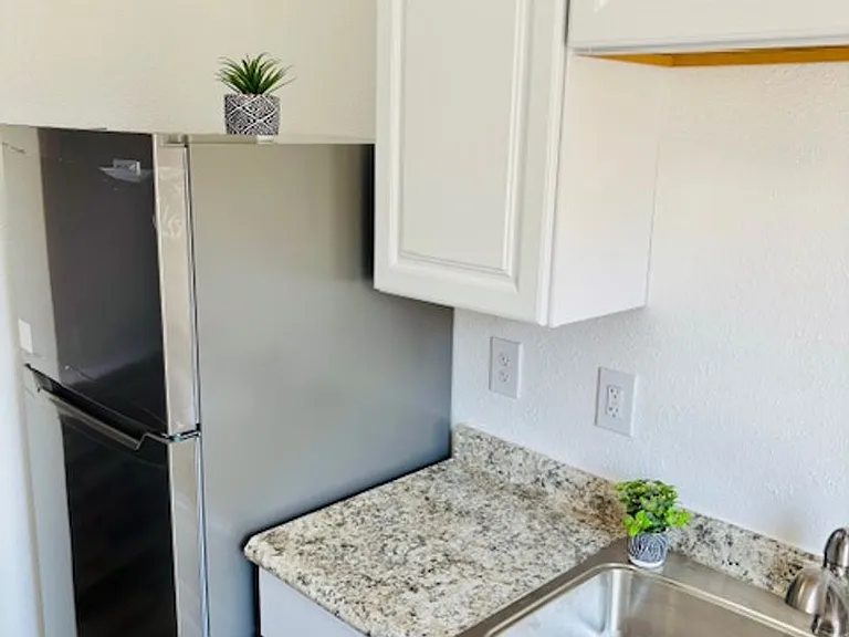 Cedar Crest Apartments — Photo 9