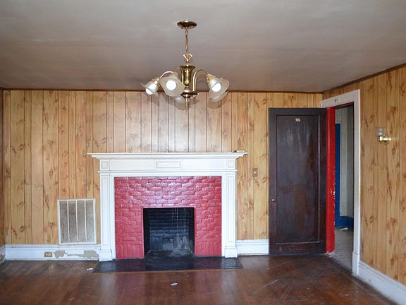 2nd image of 940 Fort Wood St