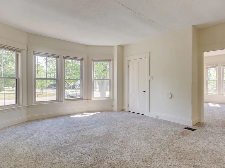 8 Chase Ave #1 — Photo 2