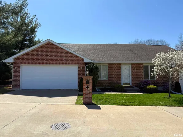 104 Waterford Dr W, Quincy, IL 62305