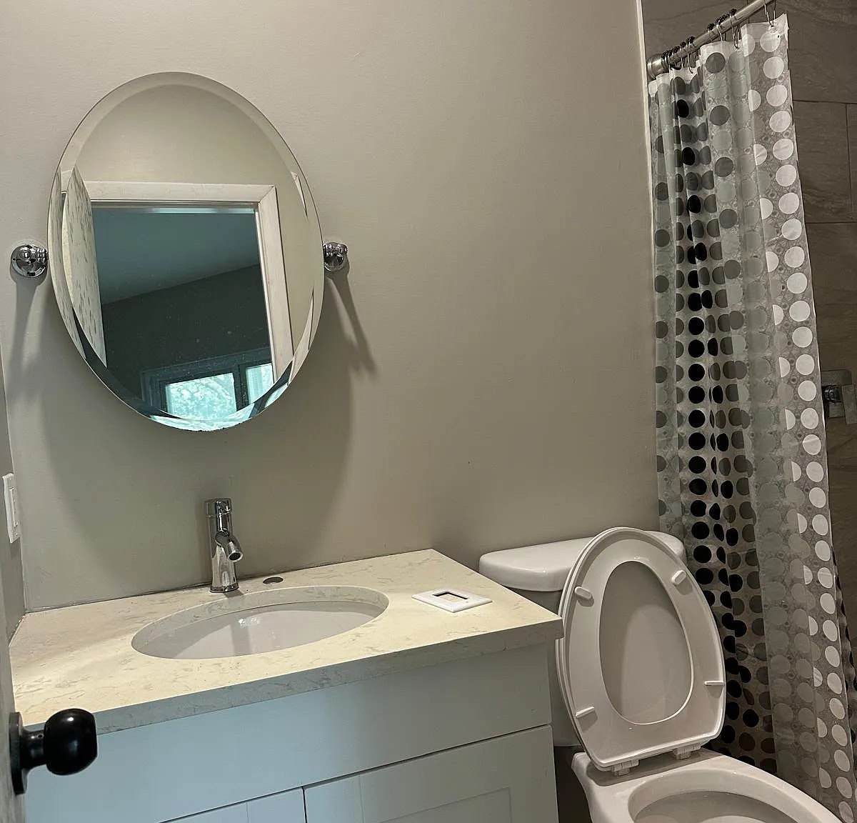 1 bed, 700 sqft, $1,200 — Photo 3