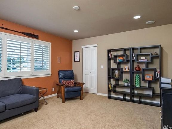 Upstairs family room/ second master