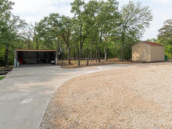 4th image of 590 Oak Bluff Dr