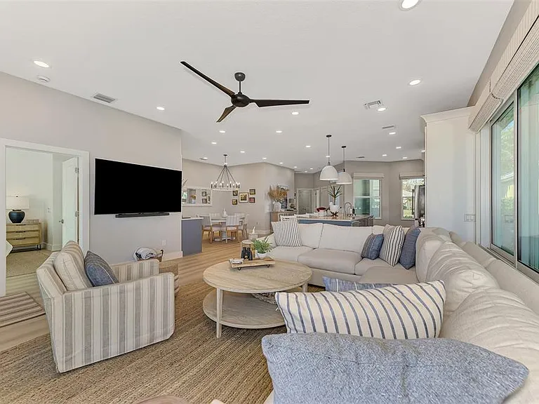 561 Fallbrook Dr — Photo 27