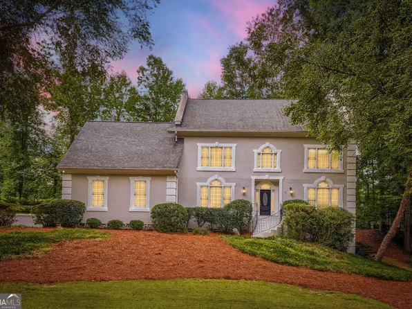 5830 Plantation Dr, Roswell, GA 30075