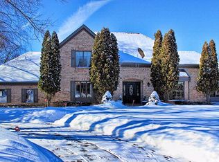 4N920 Birchdale Ct, St Charles, IL 60175