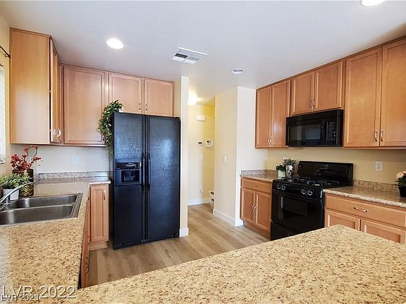 5th image of 8775 Autumn Teal Ave