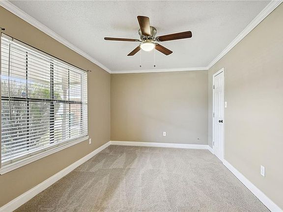 3rd image of 219 Goldenwood Dr