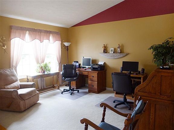 4th image of 176 Green Knoll Dr