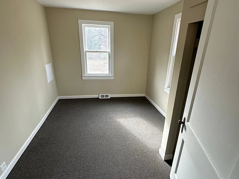 9875 Midland Rd — Photo 5