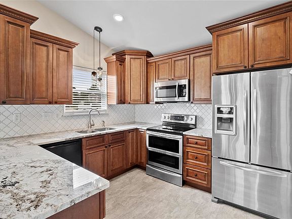 5th image of 95 Myrtle Wood Ct