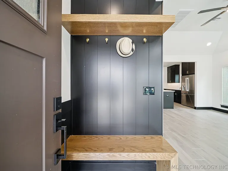 210 S Bluff St #B — Photo 3
