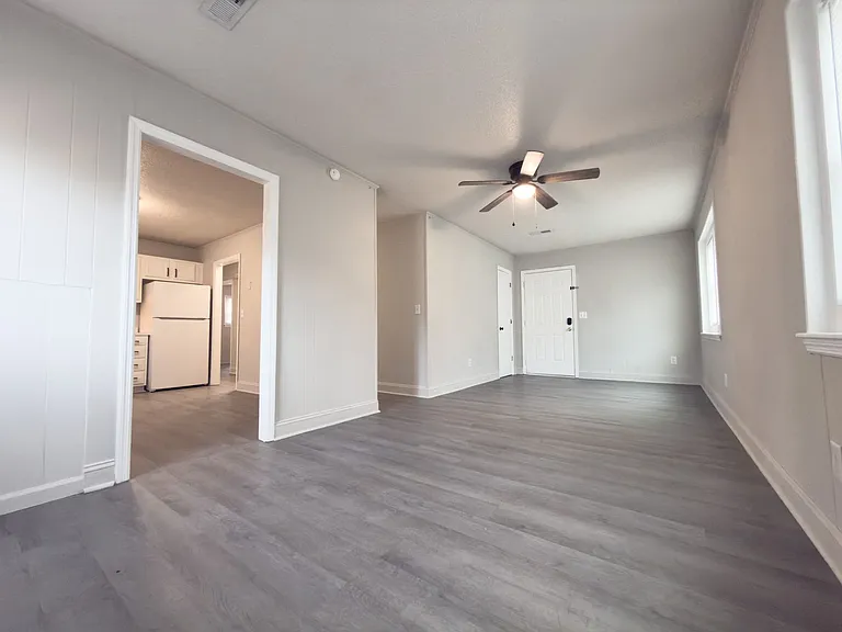 836 White Oak Dr — Photo 4