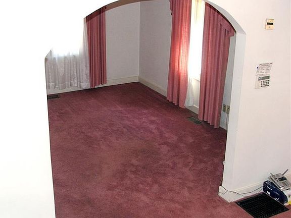 5th image of 738 Uhrig Ave