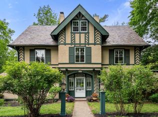 121 Bishopsgate Rd, Newton, MA 02459